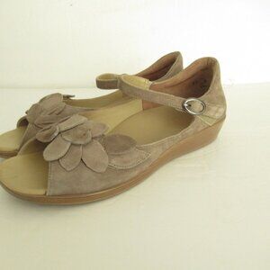 Ziera Mary Jane Sandals 41 10.5 Wide Beige Taupe Comfort Leather Suede Wedge